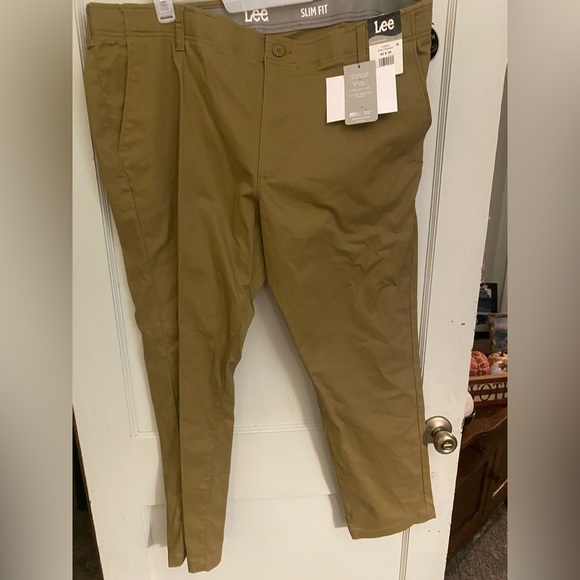 Mens Lee khacki new with tags, 42x30 size - Picture 1 of 7